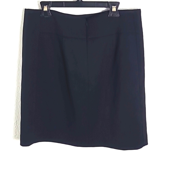 LOFT Black Mini-Skirt, 2 Pockets on the Front, Size 10 - Picture 4 of 10